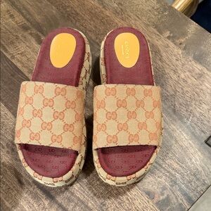 Gucci Women's Beige and Burgundy Slide Sandals